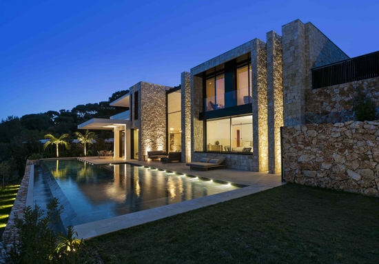 villa moderne avec piscine